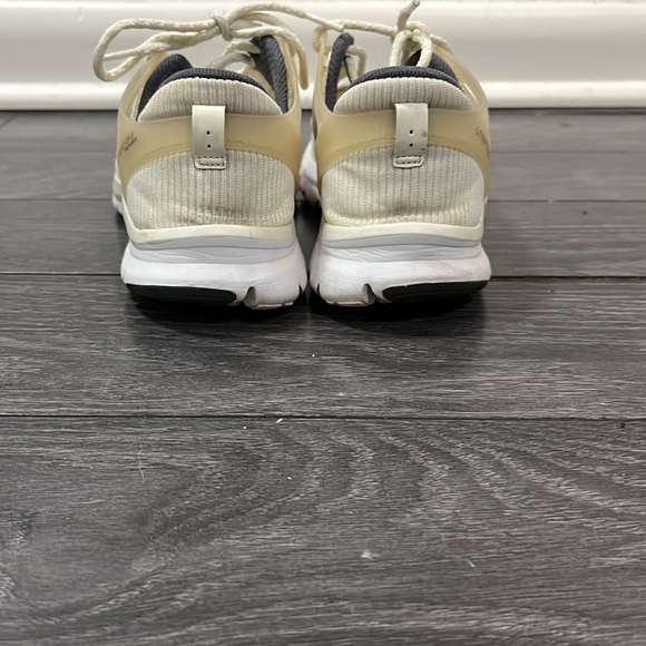 Saucony ivory running sneakers- size 10 - Picture 2 of 6